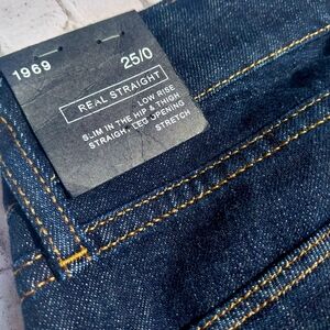 Gap Jeans - Real Straight - Low Rise - Slim Hip & Thigh - Straight Leg Opening